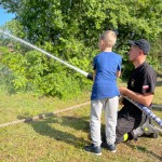 Dzieci poznają sprzęt strażacki